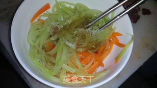 ‘凉拌’三宝――胡萝卜莴笋拌肉干丝的做法步骤:10