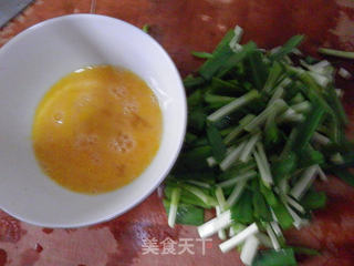 韭菜炒鸡蛋的做法步骤：2