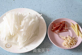 【火腿虾皮萝卜丝汤】:节后下火消脂必备的做法步骤:2