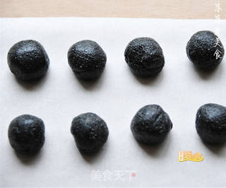 经典汤圆四种花样吃法之一——黑芝麻汤圆的做法步骤:3