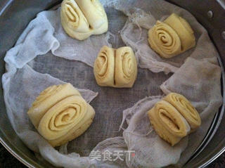 玉米面花卷的做法步骤：11
