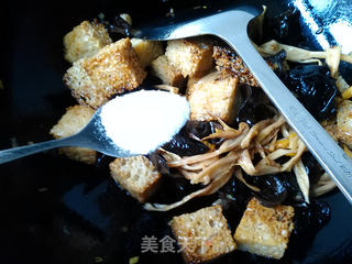 黄花菜烧烤麸的做法步骤:9