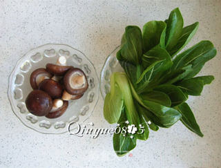 香菇油菜的做法步骤：1