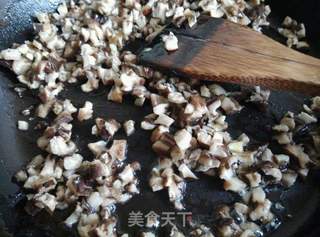 鸡汤荠菜香菇馄饨的做法步骤:3