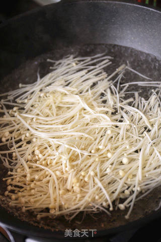 金针菇拌豆腐皮的做法步骤:2