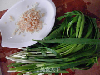 韭菜炒虾米的做法步骤：1