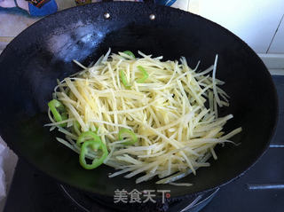 土豆丝炒番茄的做法步骤：4