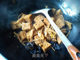 黄花菜烧烤麸的做法步骤:11
