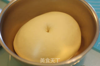豆沙环形面包的做法步骤：2