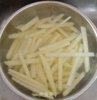 炸薯条的做法步骤:2