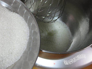 原味戚风蛋糕的做法步骤:7