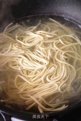 金针菇拌豆腐皮的做法步骤:3