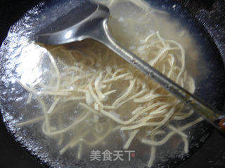 芹菜炒千张丝的做法步骤：2