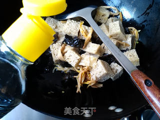 黄花菜烧烤麸的做法步骤：8