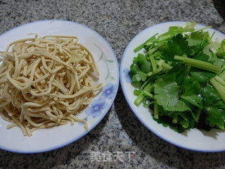 芹菜炒千张丝的做法步骤：1