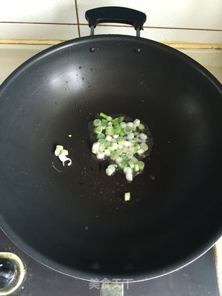 辣白菜炒饭的做法步骤：1