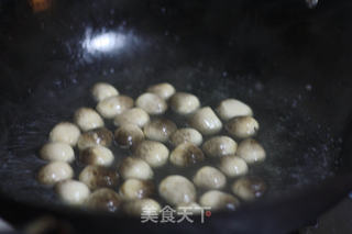 黑椒草菇炒牛肉的做法步骤:2