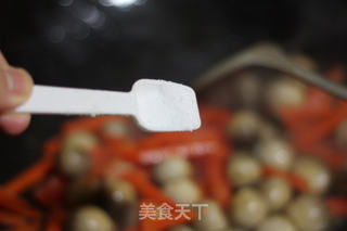 黑椒草菇炒牛肉的做法步骤:5