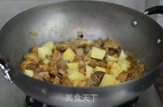 土豆烧排骨的做法步骤:9