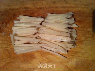 腊八蒜炒藕的做法步骤:2