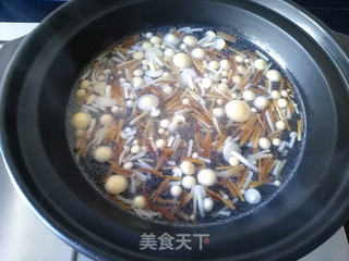 金针菇鸡蛋肉丝汤的做法步骤:6