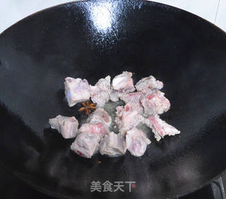 排骨焖土豆的做法步骤:4