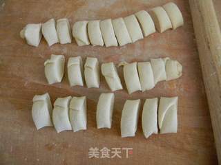 鲜奶迷你花卷的做法步骤:5