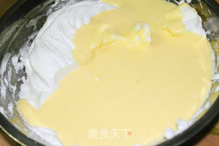 口感轻盈细腻的酸奶蛋糕的做法步骤:9