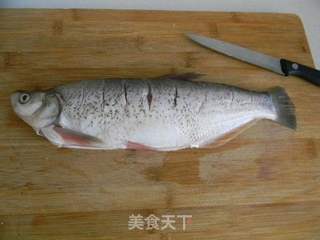 香辣孜然烤鱼的做法步骤:2