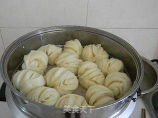 鲜奶迷你花卷的做法步骤:8