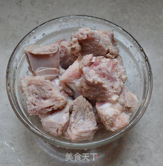 排骨焖土豆的做法步骤:2
