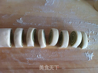 抹茶蝴蝶卷的做法步骤：8