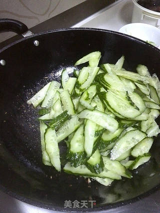 黄瓜木耳炒肉的做法步骤:7