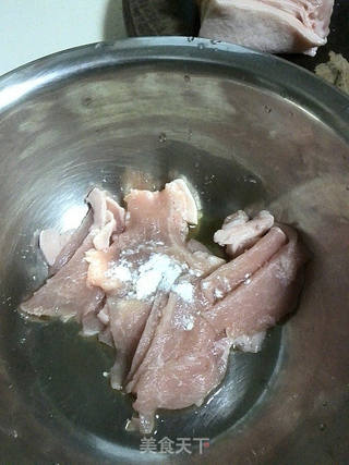 黄瓜木耳炒肉的做法步骤:2