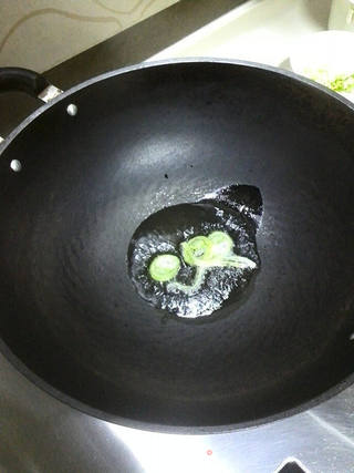 黄瓜木耳炒肉的做法步骤:5