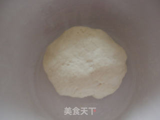 鸡蛋韭菜包的做法步骤:2