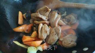 胡萝卜香菇焖鸭的做法步骤:9