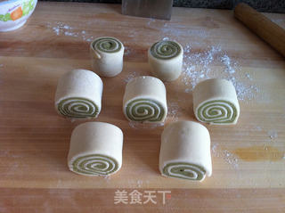 抹茶双色馒头卷的做法步骤:7