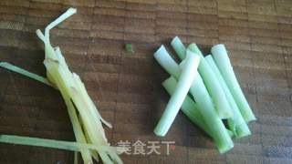 还我清白-虾仁圆椒黑木耳的做法步骤:4