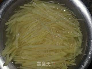 酸辣土豆丝的做法步骤:2