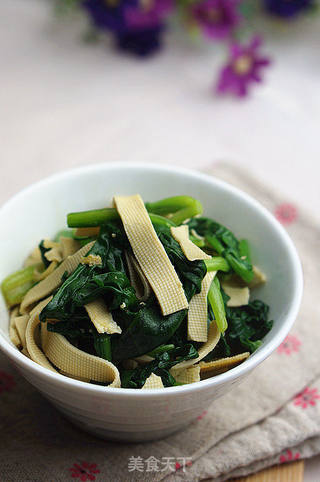 菠菜炒豆皮的做法步骤：6
