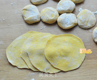 元宵节必吃喜庆三鲜元宝饺子的做法步骤:9