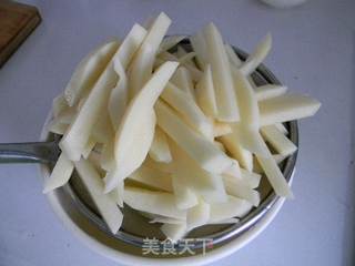 美味零食——炸薯条的做法步骤:3