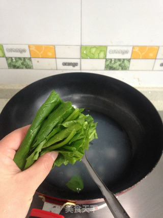 菠菜蛋丝鲜肉汤圆的做法步骤:4