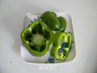 爽口青椒盅的做法步骤:2