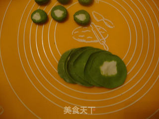 绿色饺子——给饺子装扮点颜色的做法步骤:7