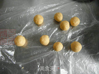 椰香蔓越莓红薯球的做法步骤:4
