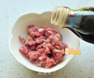 元宵节必吃喜庆三鲜元宝饺子的做法步骤:2