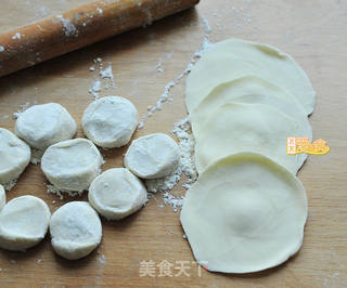 元宵节必吃喜庆三鲜元宝饺子的做法步骤:7