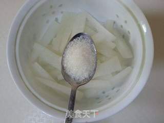 酸辣爽脆泡椒萝卜的做法步骤:2